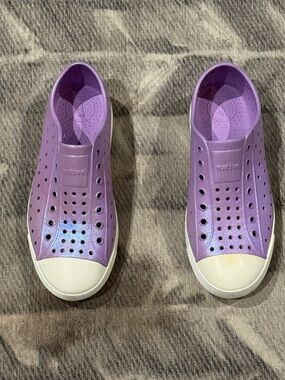 Natives Girls Jefferson Slip On Shoes Size J3 Purple Lavender Iridescent